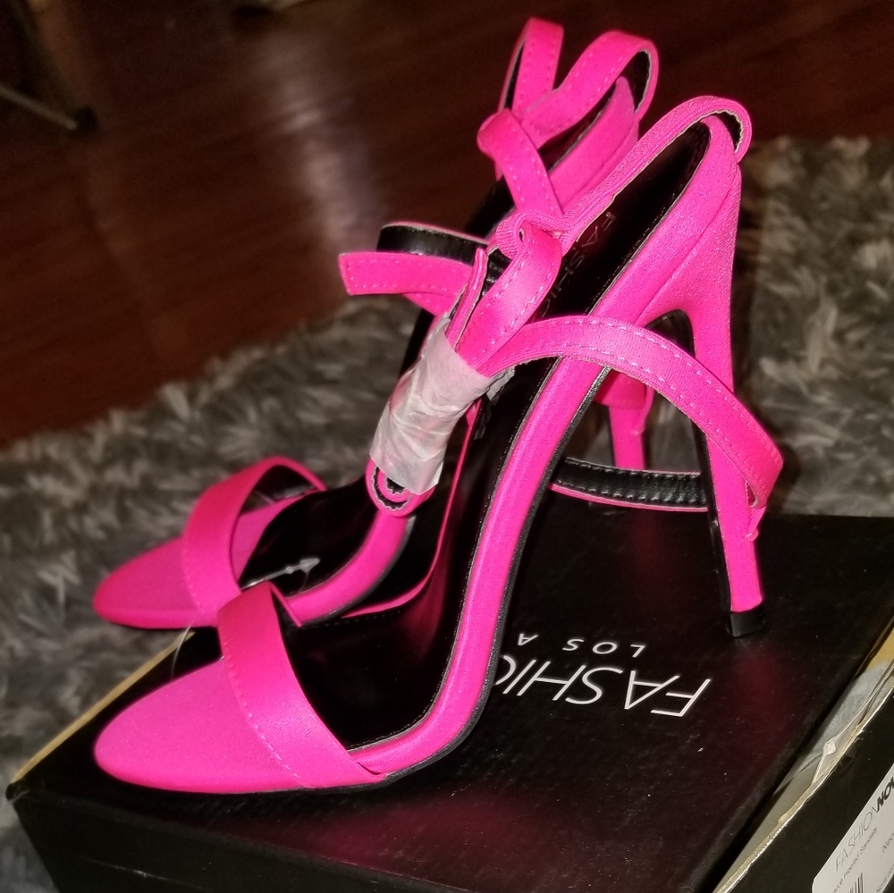 Shoes - Picture 4 of 4